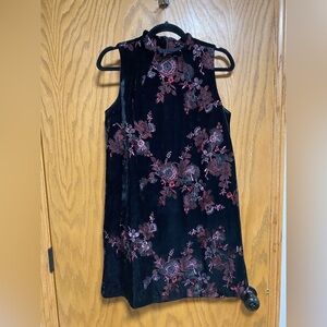 Beige by ECI Black Velvet Floral Embroidered Shift Dress - SIZE S - GORGEOUS!